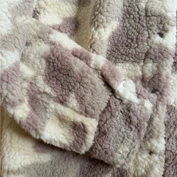 Hem & Thread Cream and Purple Sherpa Jacket Women’s size medium - Picture 3 of 6